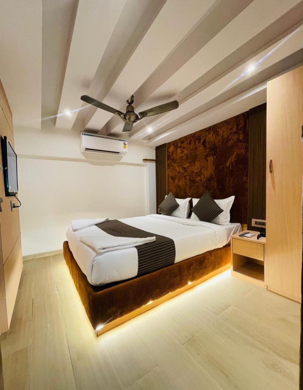 Hotel Winton Mumbai Exteriör bild
