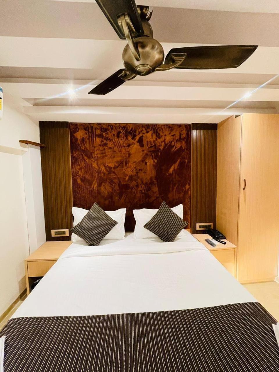 Hotel Winton Mumbai Exteriör bild